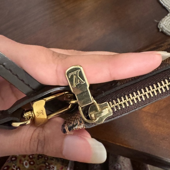 Louis Vuitton Damier Neverfull Pouch/Clutch- BRAND NEW - Picture 3 of 12